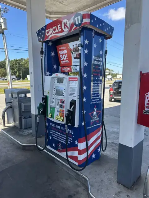 Pump wrap for Circle K: fuel pump wrap, angle view. Installed by Sheridan Print in the Chicago area.